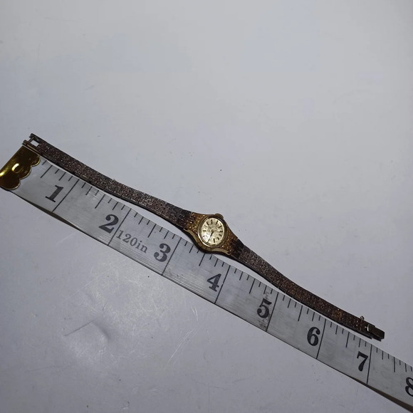 Vintage Seiko Watch Women Gold Tone Oval Dial Safety Chain New Battery watch is - Picture 6 of 6